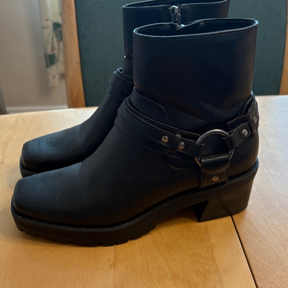 Women's Bertha Black Faux Leather Ankle Motorcycle Boots. Size 35 EU/5 US